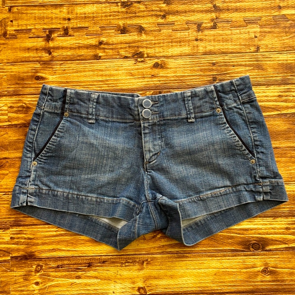 American Eagle Wonen’s Jean shorts size 10 EUC